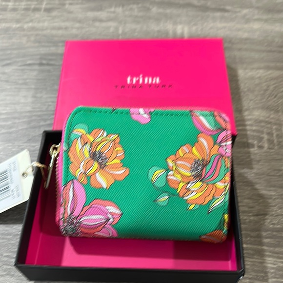 Trina Turk Handbags - Trina Turk Green Floral Women's wallet